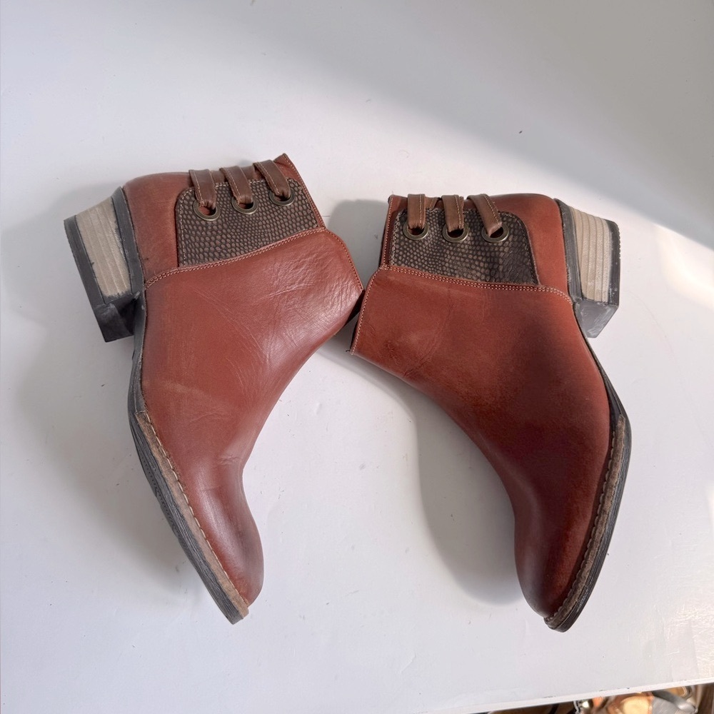 Sterling River brown leather boots Size 9